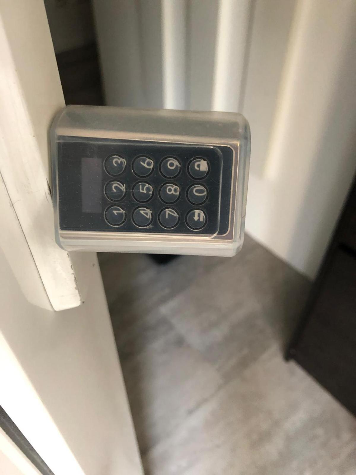R24/7, 4050 Traun Apartment